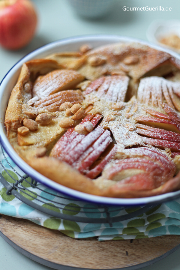 Clafoutis with apples and peanuts